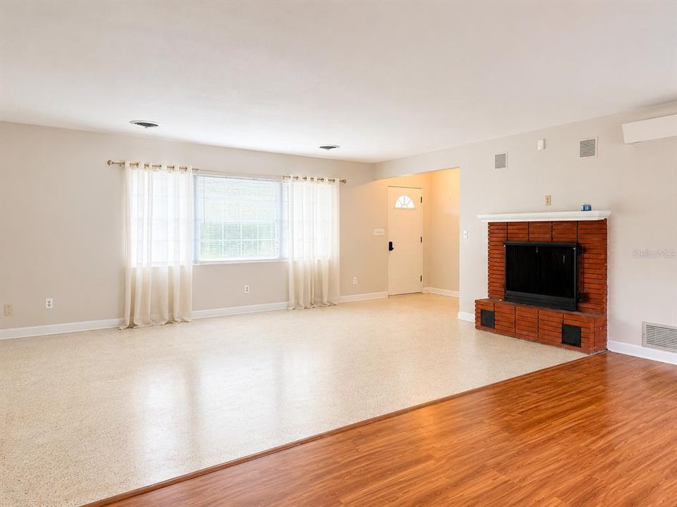 For Rent: $2,400 (3 beds, 2 baths, 2224 Square Feet)