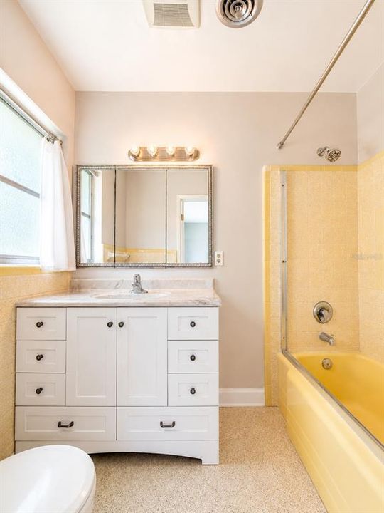 For Rent: $2,400 (3 beds, 2 baths, 2224 Square Feet)