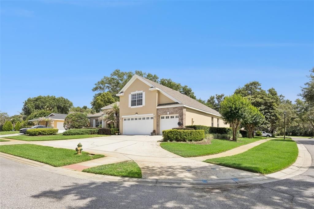 For Sale: $679,000 (4 beds, 4 baths, 3190 Square Feet)