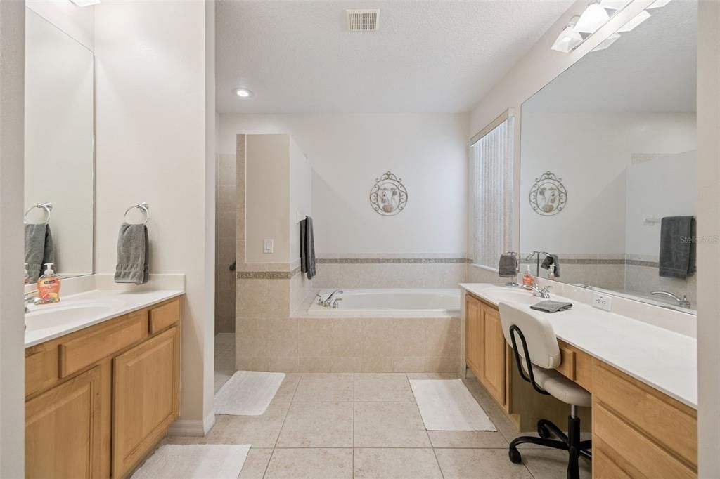 For Sale: $679,000 (4 beds, 4 baths, 3190 Square Feet)