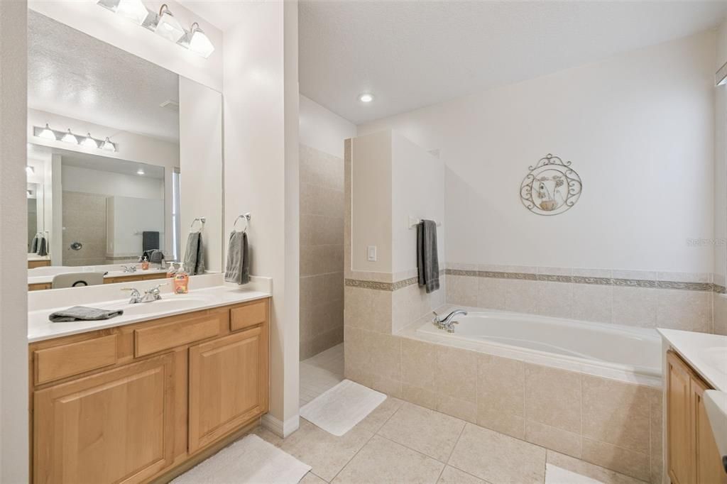 For Sale: $679,000 (4 beds, 4 baths, 3190 Square Feet)