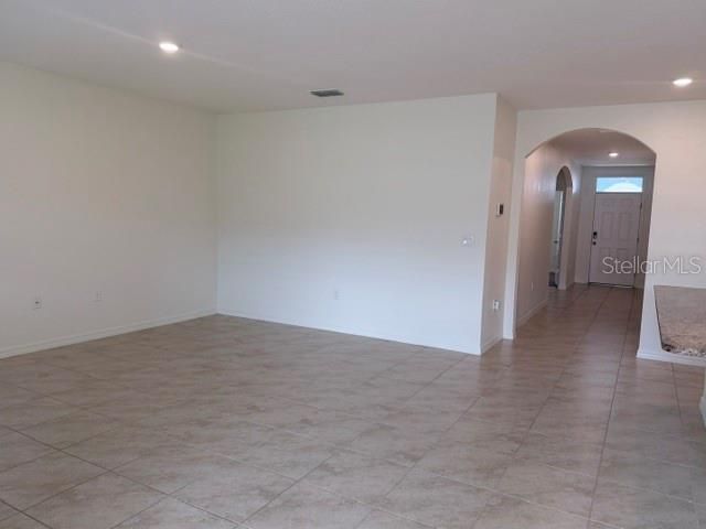 For Rent: $2,150 (3 beds, 2 baths, 1672 Square Feet)
