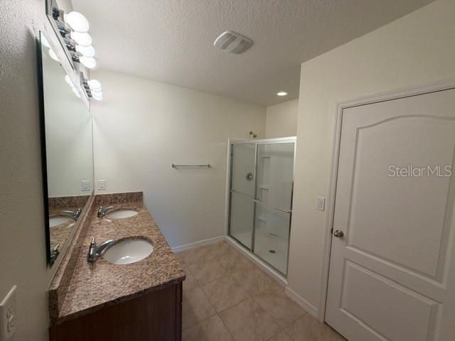 For Rent: $2,150 (3 beds, 2 baths, 1672 Square Feet)