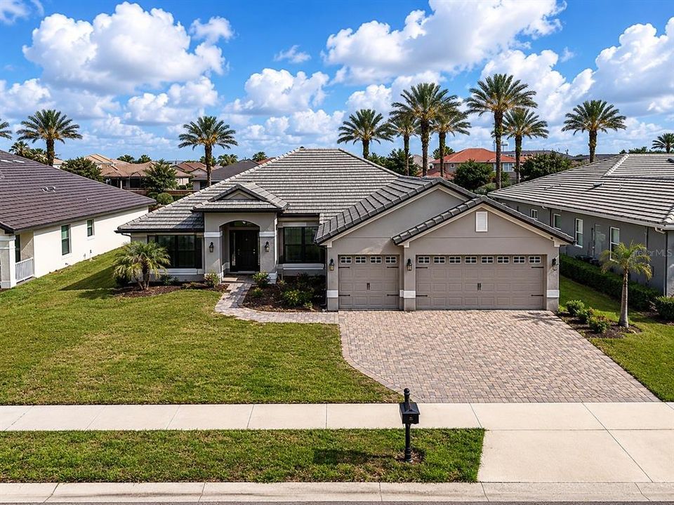 For Sale: $514,500 (4 beds, 3 baths, 2572 Square Feet)