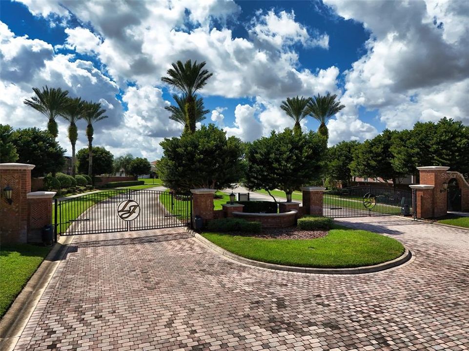 For Sale: $514,500 (4 beds, 3 baths, 2572 Square Feet)