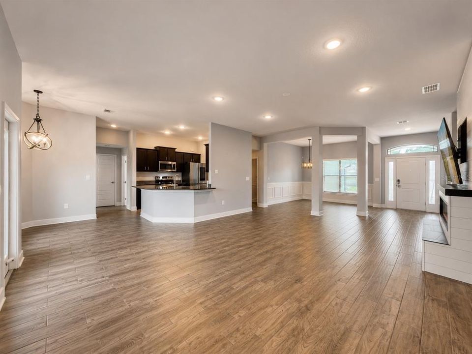 For Sale: $514,500 (4 beds, 3 baths, 2572 Square Feet)