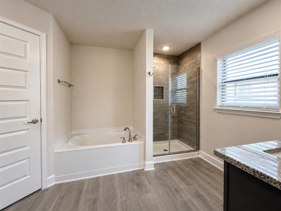 For Sale: $514,500 (4 beds, 3 baths, 2572 Square Feet)