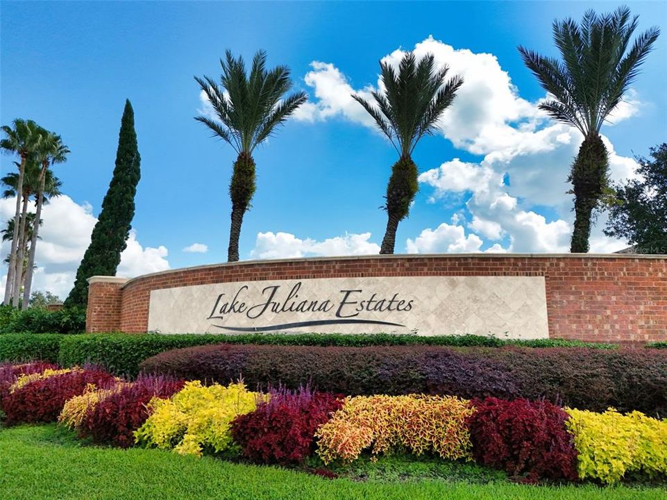 For Sale: $514,500 (4 beds, 3 baths, 2572 Square Feet)
