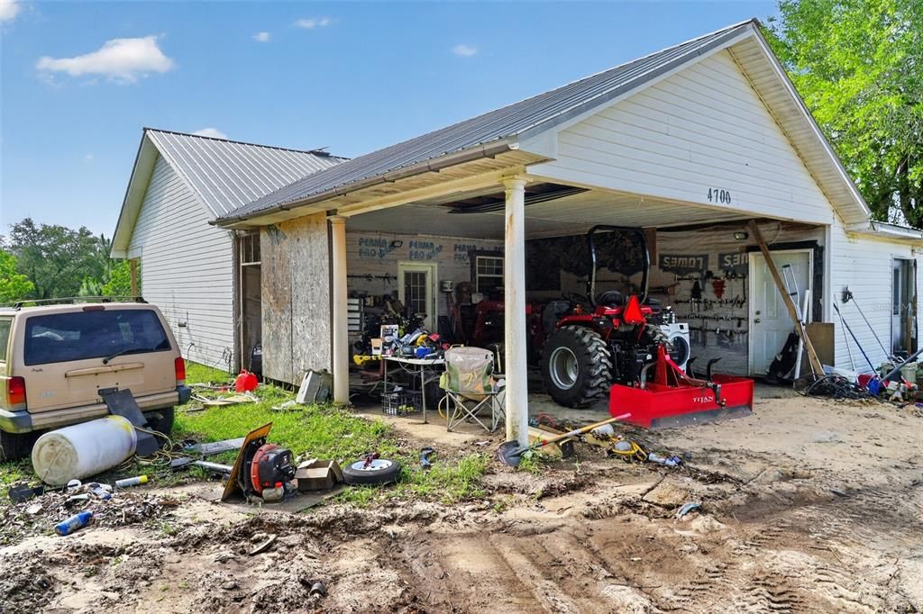 For Sale: $229,000 (5 beds, 2 baths, 2518 Square Feet)