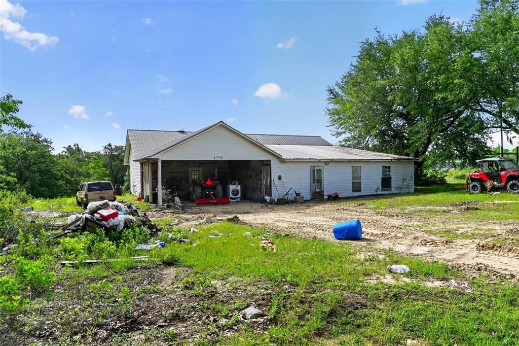 For Sale: $229,000 (5 beds, 2 baths, 2518 Square Feet)