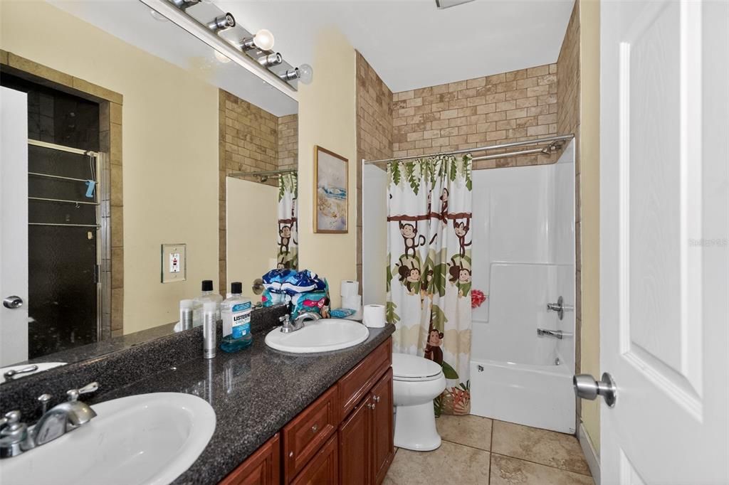 For Sale: $229,000 (5 beds, 2 baths, 2518 Square Feet)