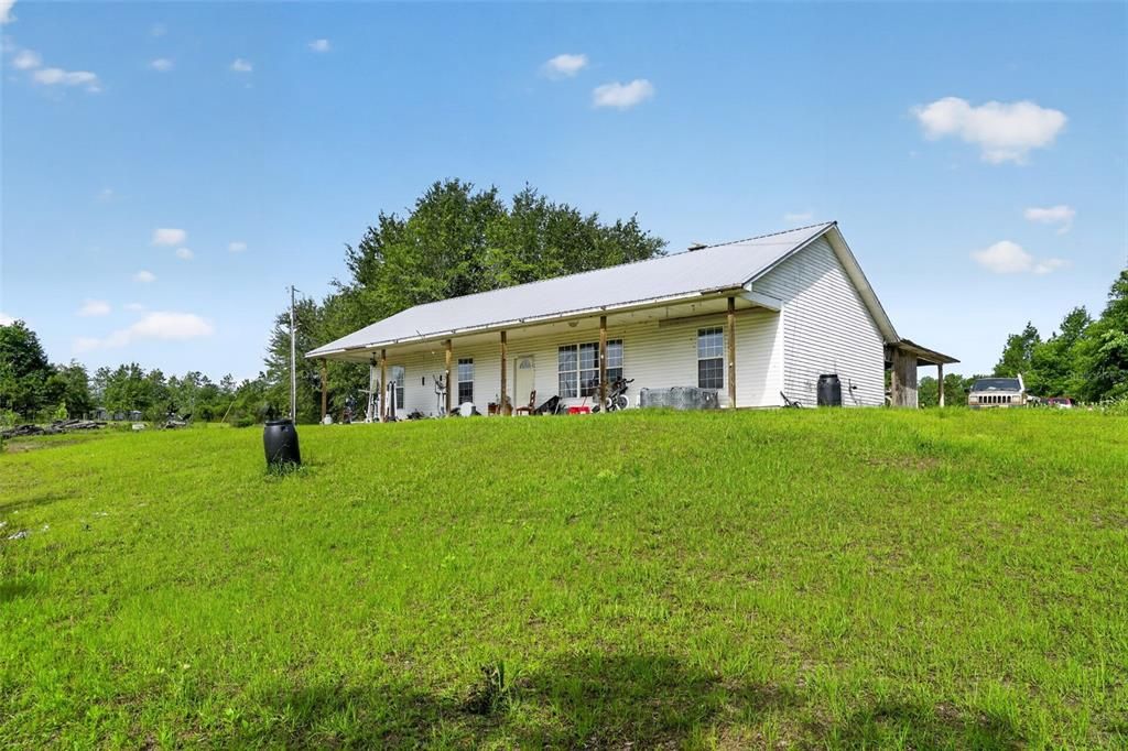 For Sale: $229,000 (5 beds, 2 baths, 2518 Square Feet)
