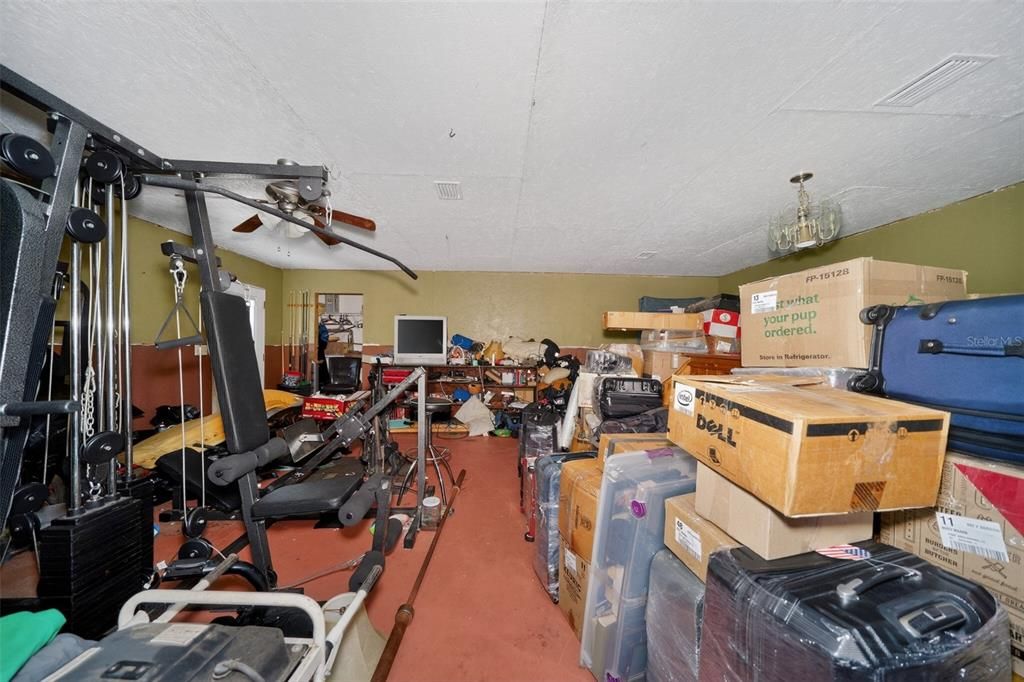 For Sale: $229,000 (5 beds, 2 baths, 2518 Square Feet)