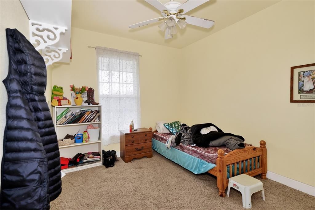 For Sale: $229,000 (5 beds, 2 baths, 2518 Square Feet)