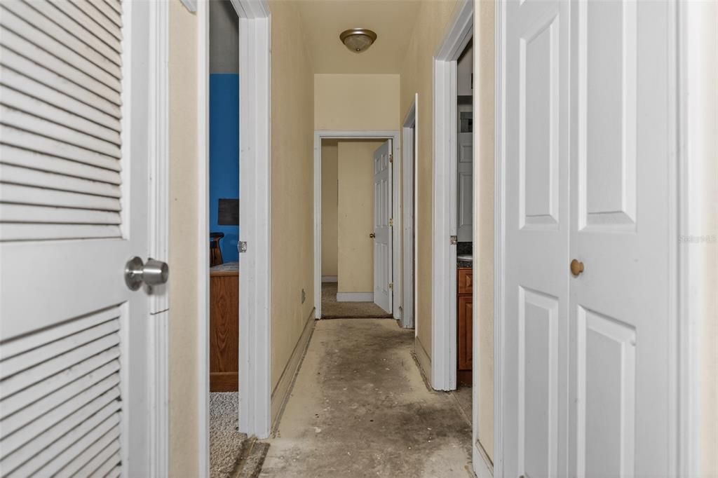 For Sale: $229,000 (5 beds, 2 baths, 2518 Square Feet)