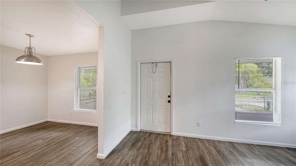 For Sale: $375,000 (3 beds, 2 baths, 1120 Square Feet)
