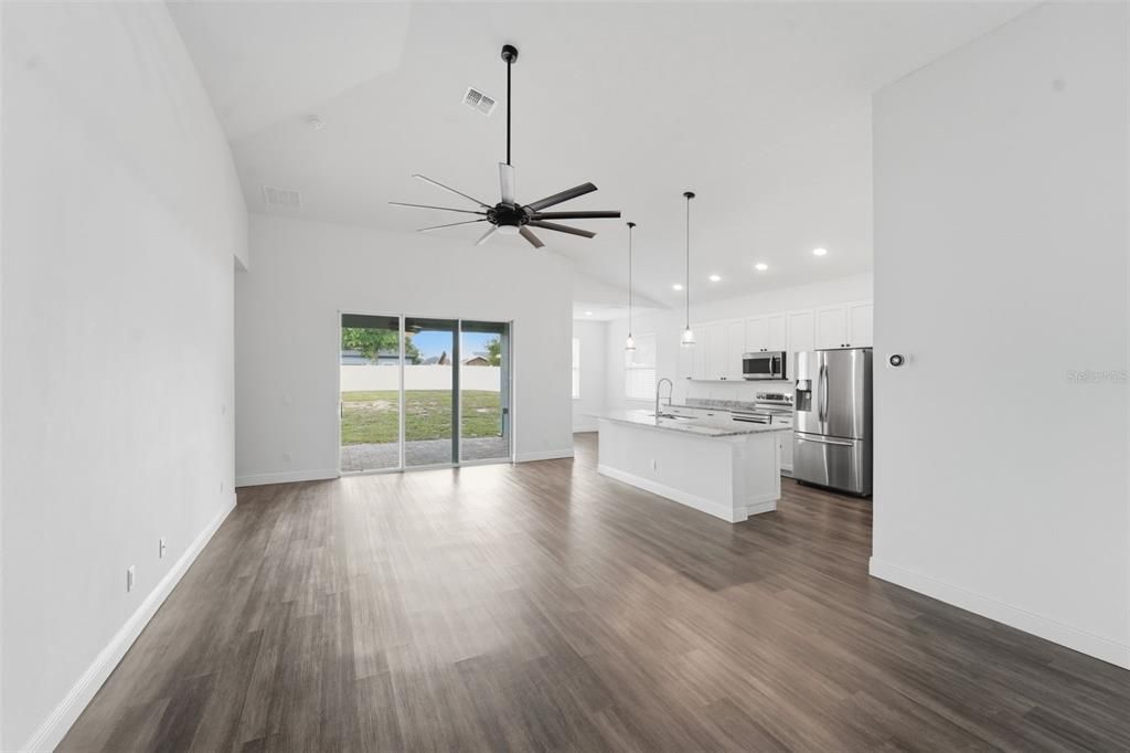 For Sale: $354,900 (3 beds, 2 baths, 1596 Square Feet)