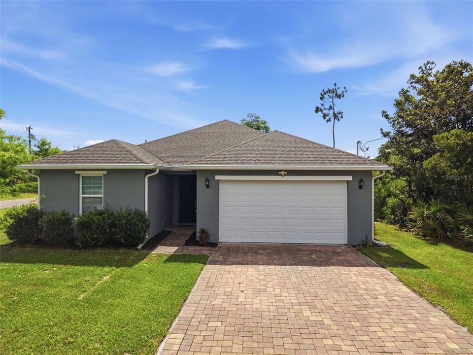 For Sale: $354,900 (3 beds, 2 baths, 1596 Square Feet)