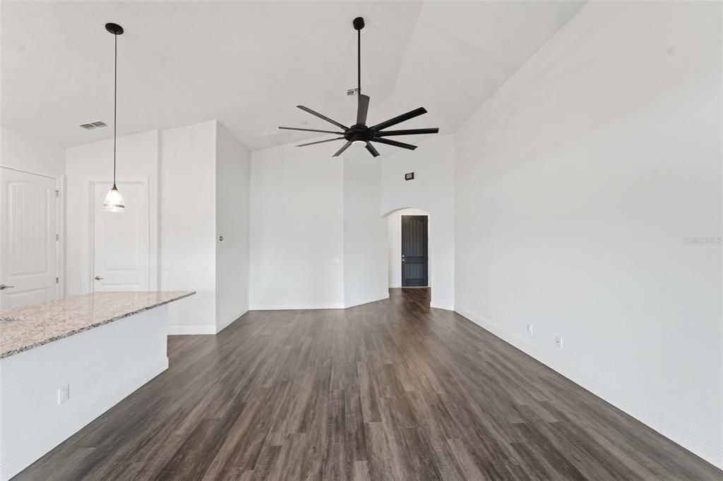 For Sale: $354,900 (3 beds, 2 baths, 1596 Square Feet)