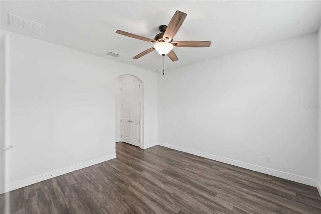 For Sale: $354,900 (3 beds, 2 baths, 1596 Square Feet)