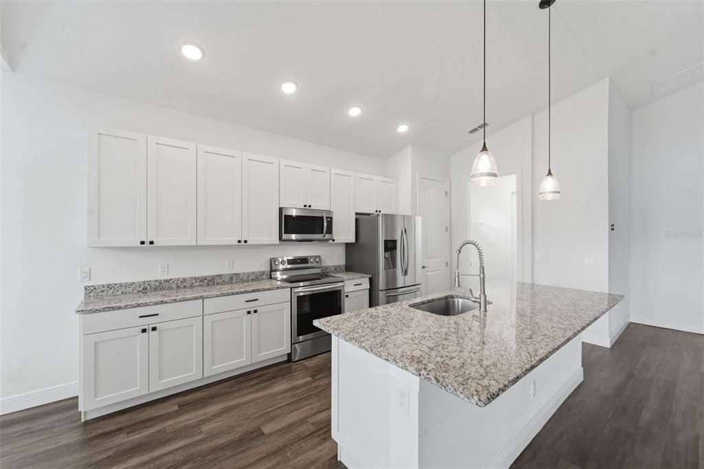 For Sale: $354,900 (3 beds, 2 baths, 1596 Square Feet)