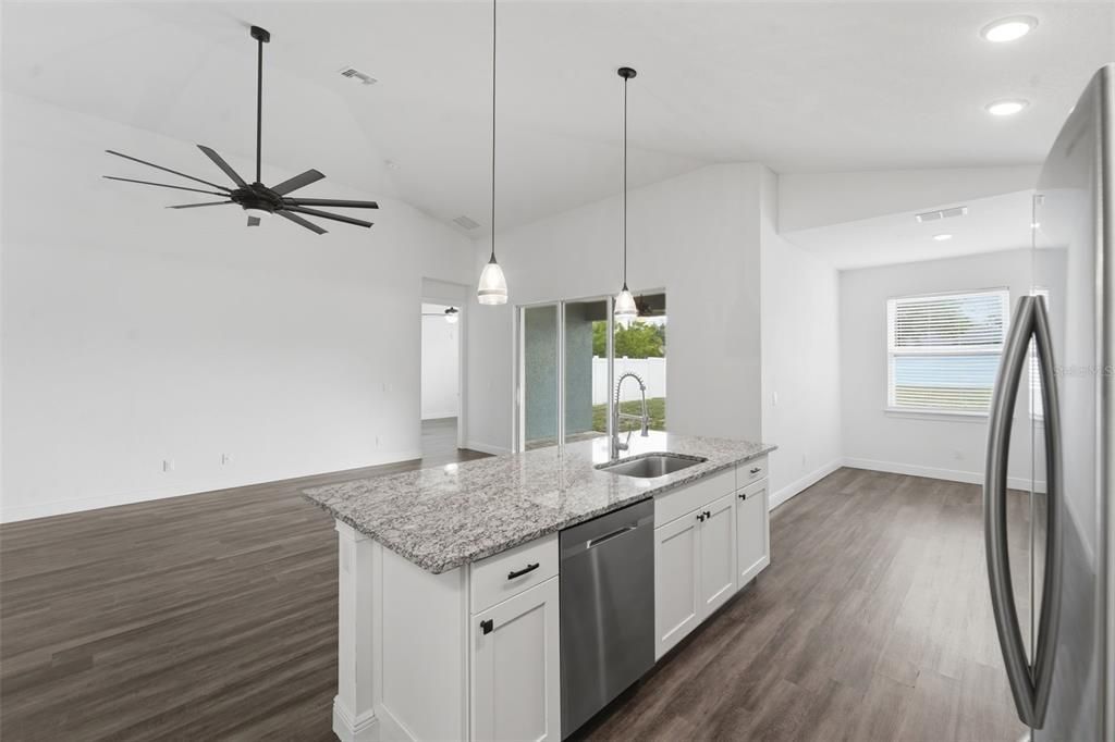 For Sale: $354,900 (3 beds, 2 baths, 1596 Square Feet)