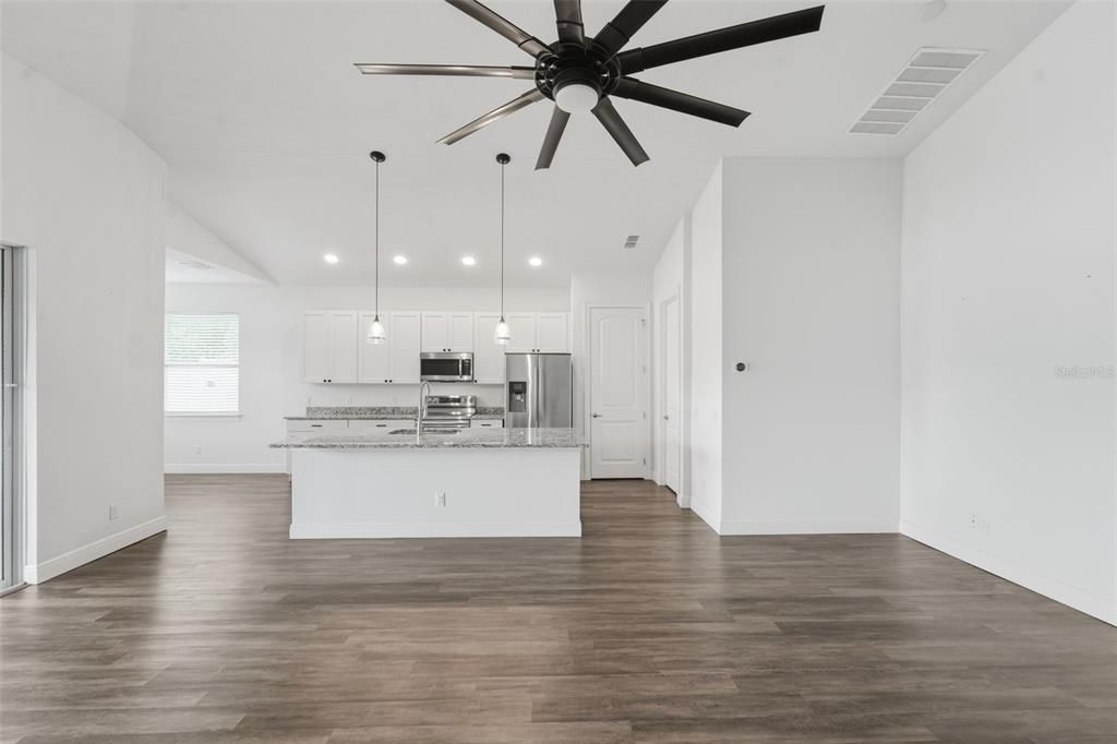 For Sale: $354,900 (3 beds, 2 baths, 1596 Square Feet)