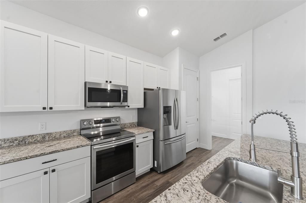 For Sale: $354,900 (3 beds, 2 baths, 1596 Square Feet)