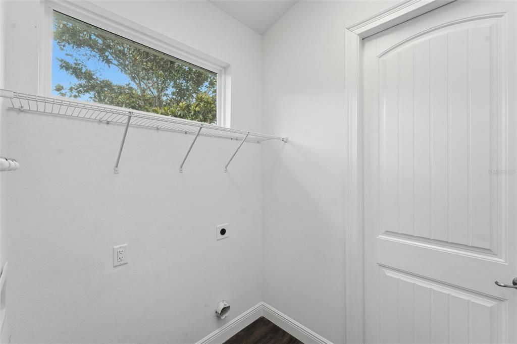 For Sale: $354,900 (3 beds, 2 baths, 1596 Square Feet)