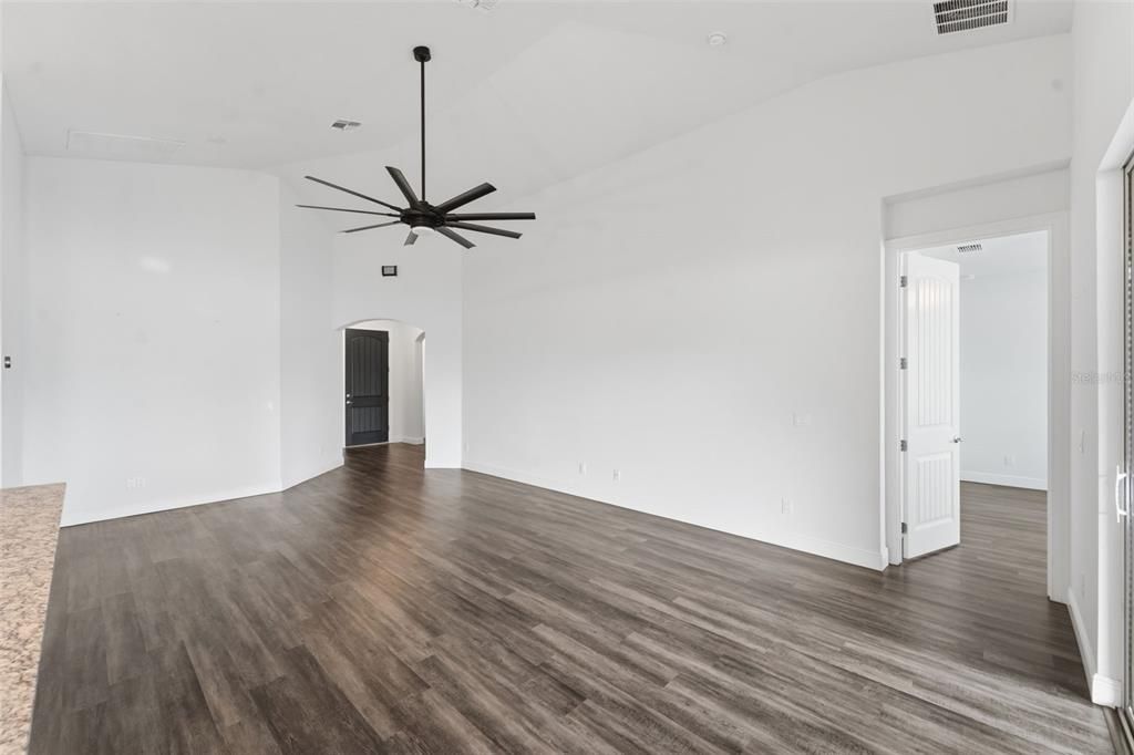 For Sale: $354,900 (3 beds, 2 baths, 1596 Square Feet)