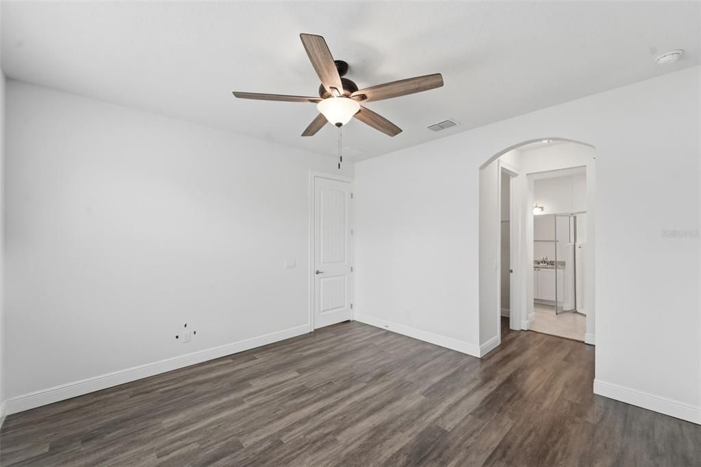 For Sale: $354,900 (3 beds, 2 baths, 1596 Square Feet)