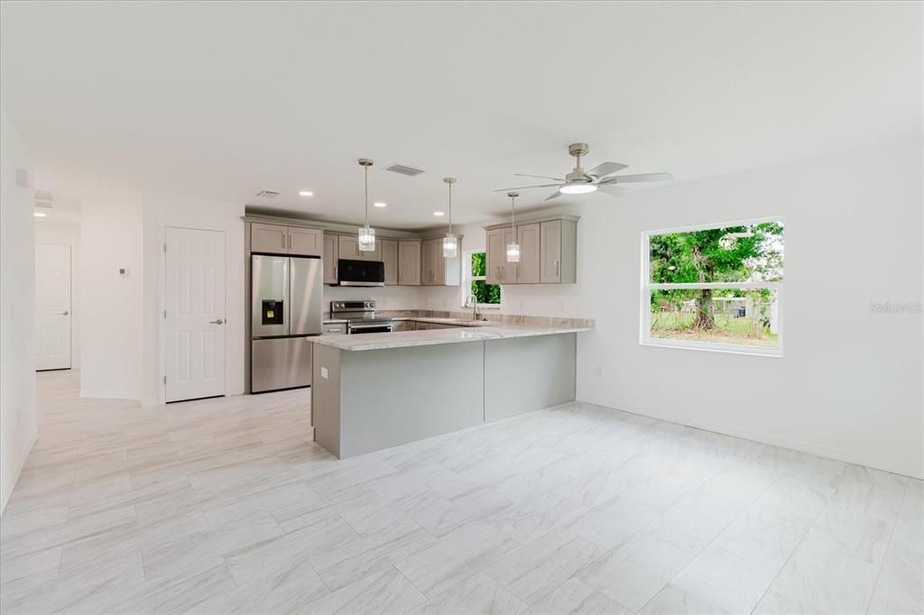 Под контрактом: $325,000 (3 спален, 2 ванн, 1440 Квадратных фут)