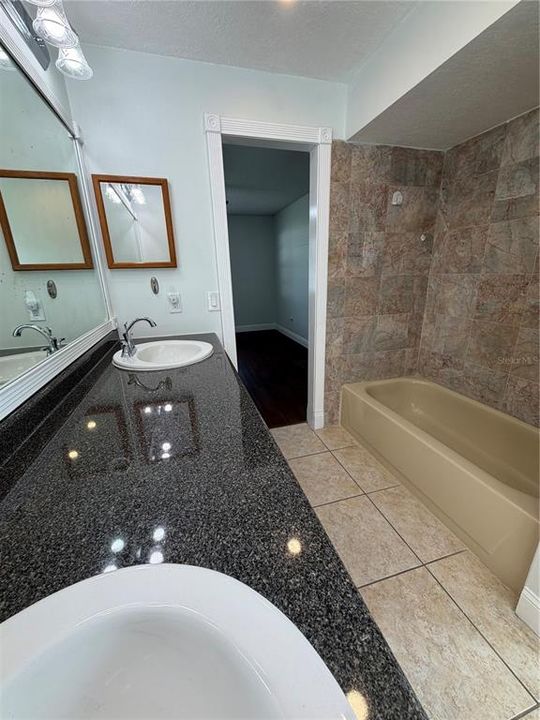 В аренду: $2,500 (4 спален, 2 ванн, 1628 Квадратных фут)