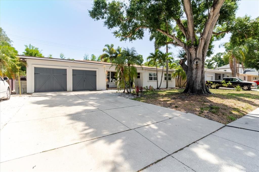 For Sale: $799,000 (2 beds, 2 baths, 1500 Square Feet)