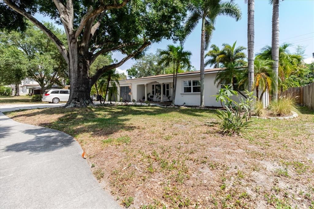For Sale: $799,000 (2 beds, 2 baths, 1500 Square Feet)