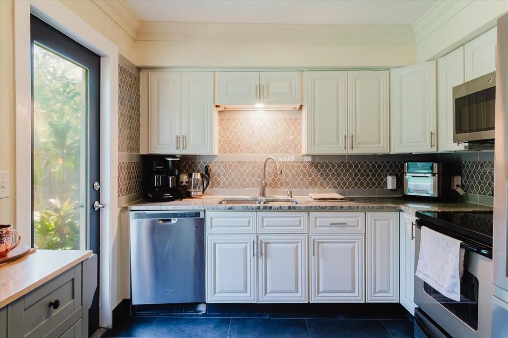 For Sale: $799,000 (2 beds, 2 baths, 1500 Square Feet)
