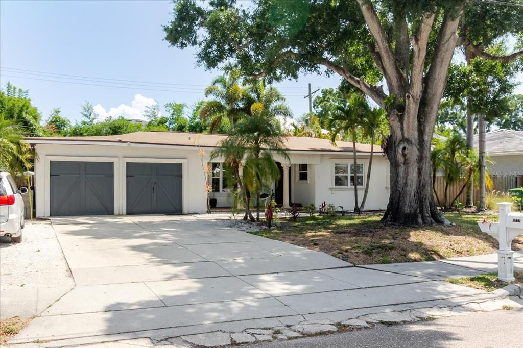 For Sale: $799,000 (2 beds, 2 baths, 1500 Square Feet)