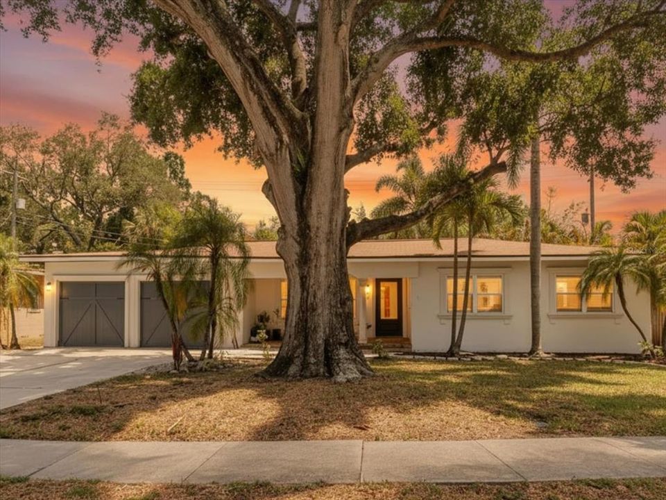 For Sale: $799,000 (2 beds, 2 baths, 1500 Square Feet)