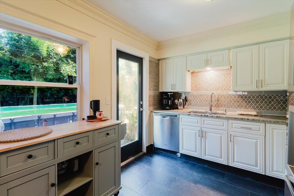 For Sale: $799,000 (2 beds, 2 baths, 1500 Square Feet)