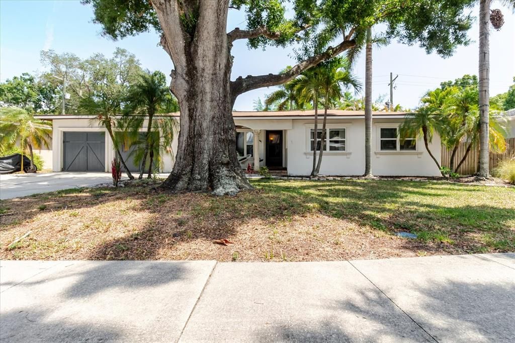 For Sale: $799,000 (2 beds, 2 baths, 1500 Square Feet)