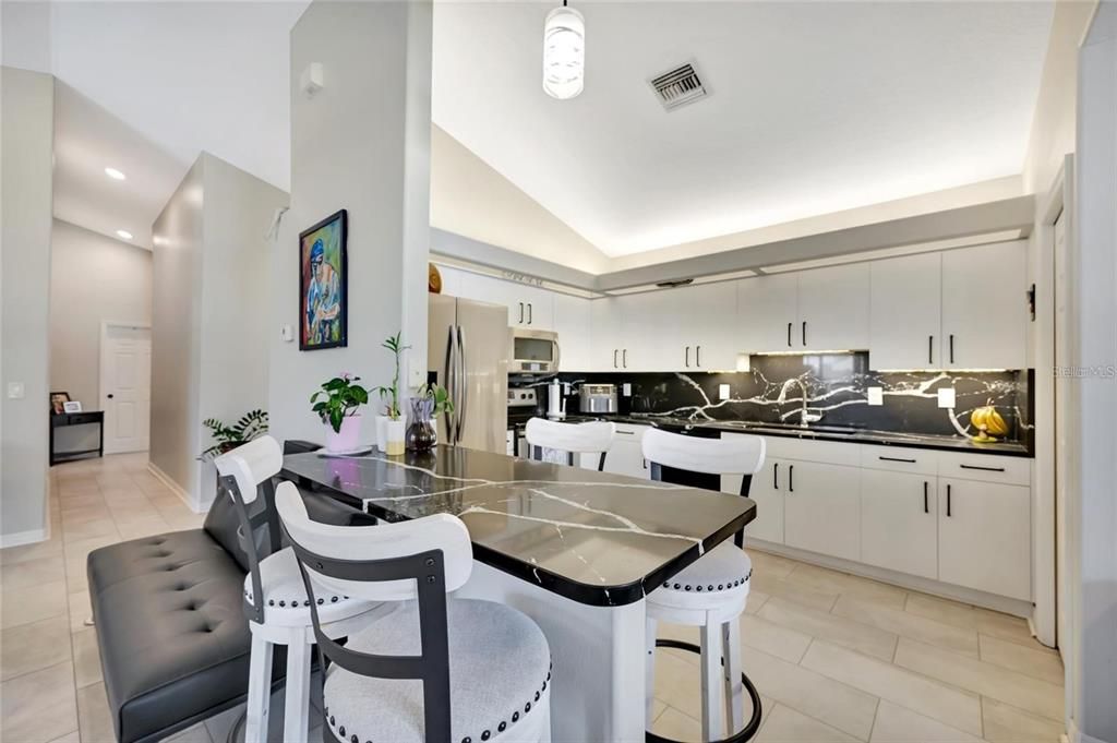 На продажу: $439,900 (3 спален, 2 ванн, 1573 Квадратных фут)