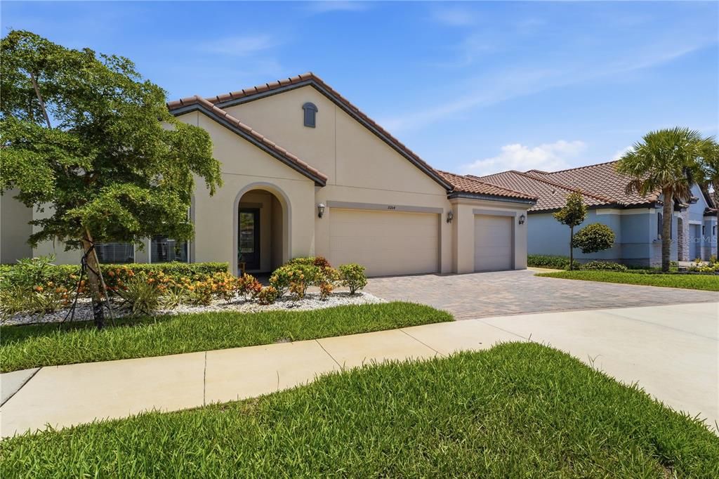 : $1,065,000 (5 beds, 4 baths, 4055 Square Feet)