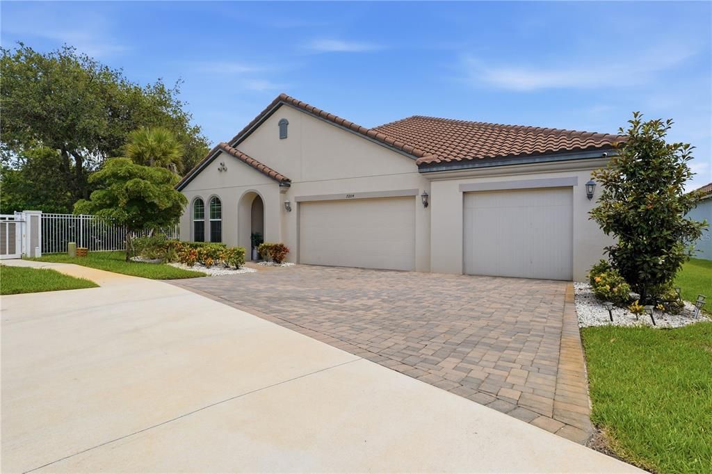 : $1,065,000 (5 beds, 4 baths, 4055 Square Feet)
