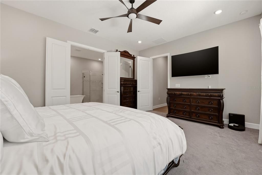 : $1,065,000 (5 beds, 4 baths, 4055 Square Feet)