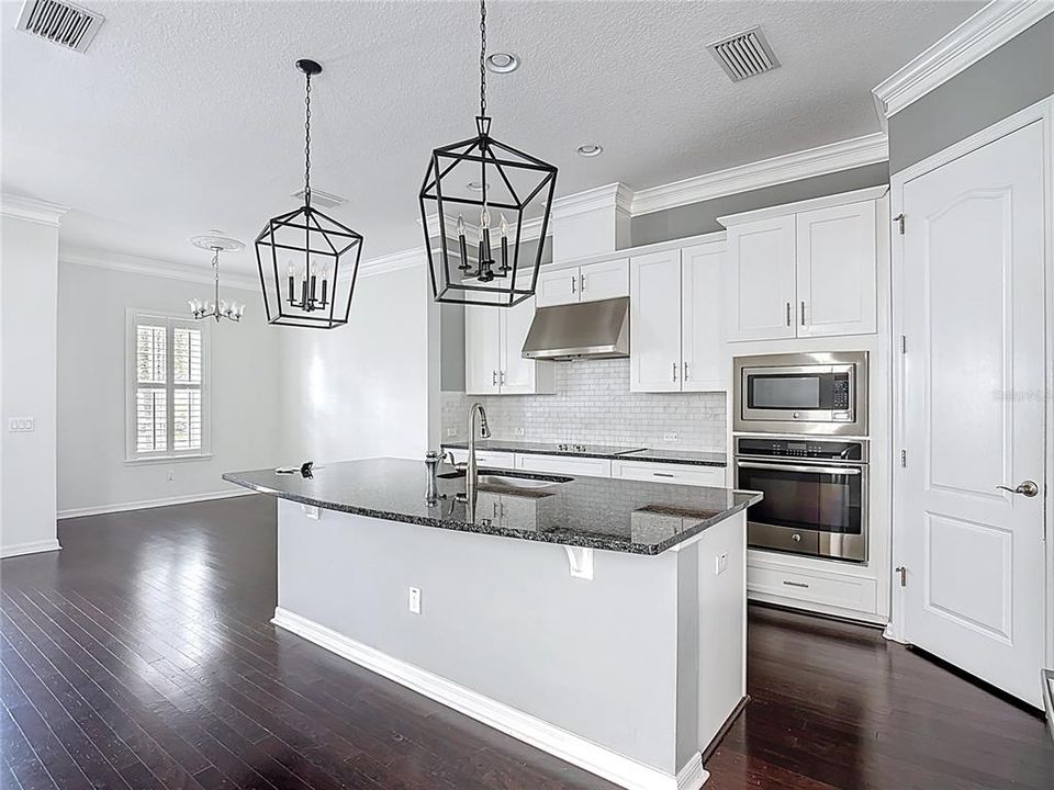 For Sale: $660,000 (3 beds, 2 baths, 2111 Square Feet)