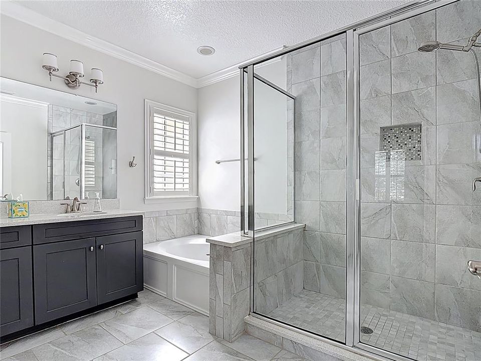For Sale: $660,000 (3 beds, 2 baths, 2111 Square Feet)