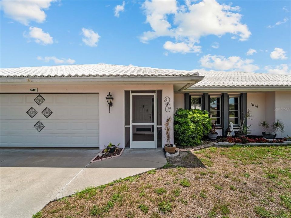 For Sale: $347,700 (3 beds, 2 baths, 1664 Square Feet)