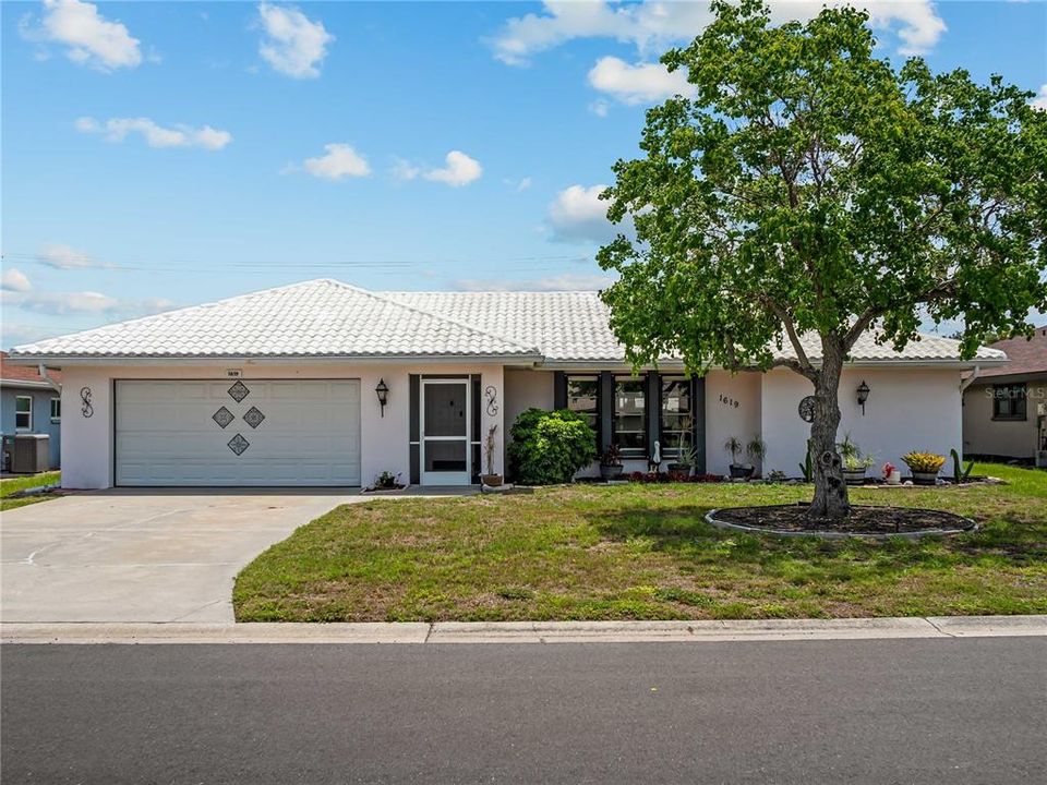 For Sale: $347,700 (3 beds, 2 baths, 1664 Square Feet)