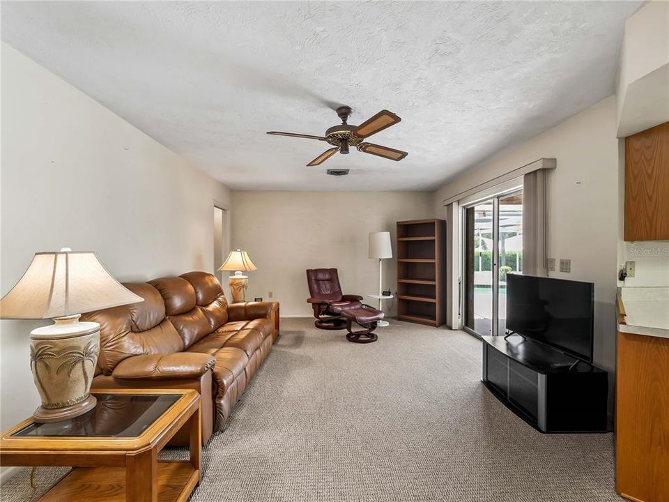 For Sale: $347,700 (3 beds, 2 baths, 1664 Square Feet)