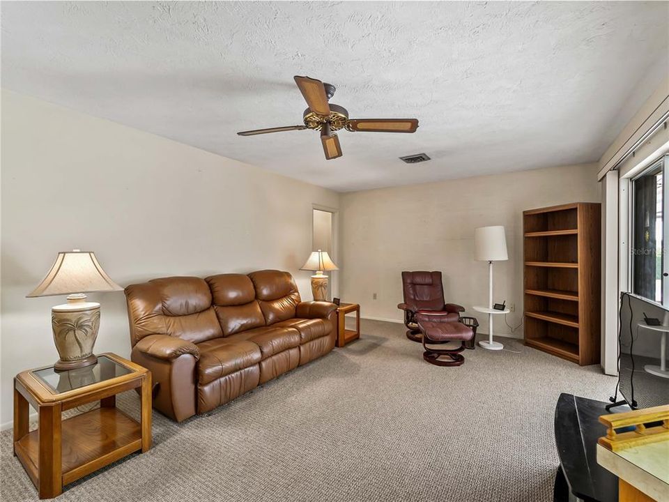 For Sale: $347,700 (3 beds, 2 baths, 1664 Square Feet)